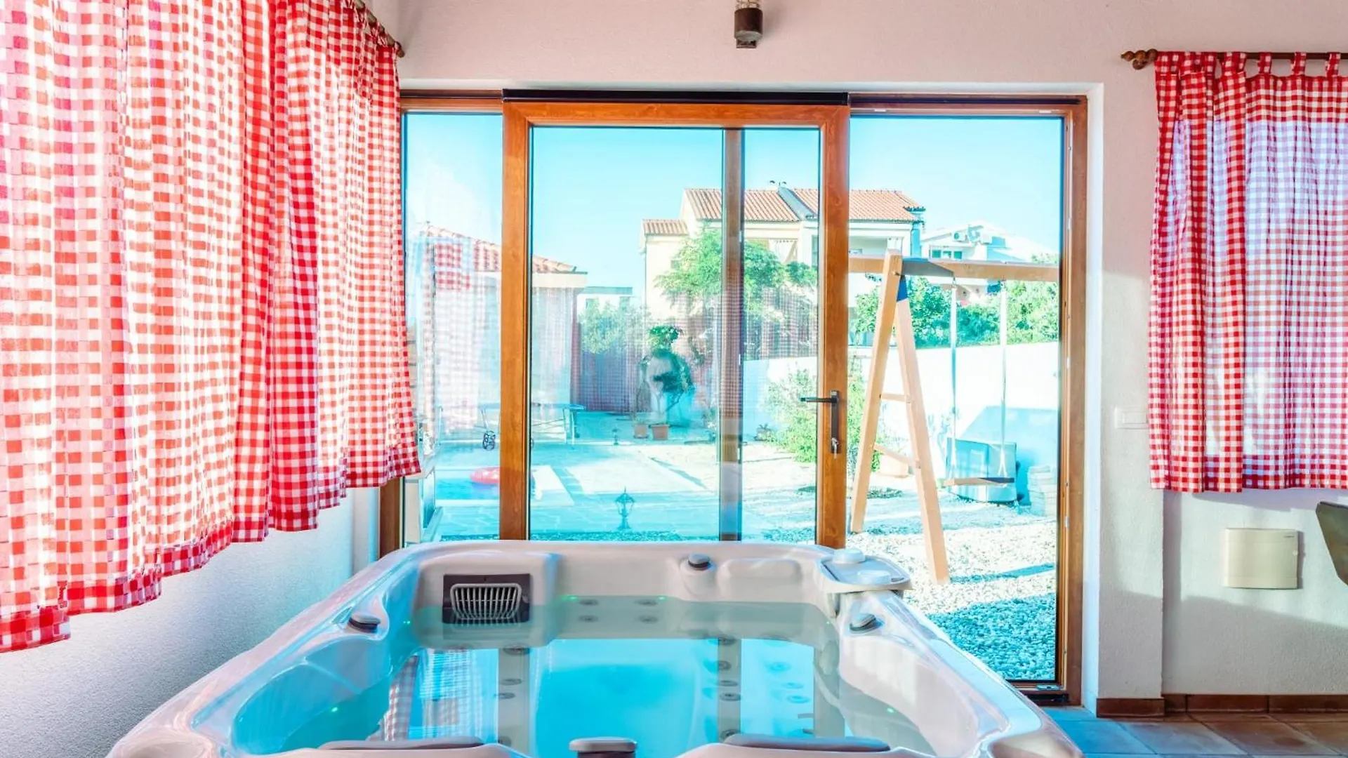 Villa Mlb With Heated Pool, Sauna And Jacuzzi- By Ta Leut Agency ヴーシ